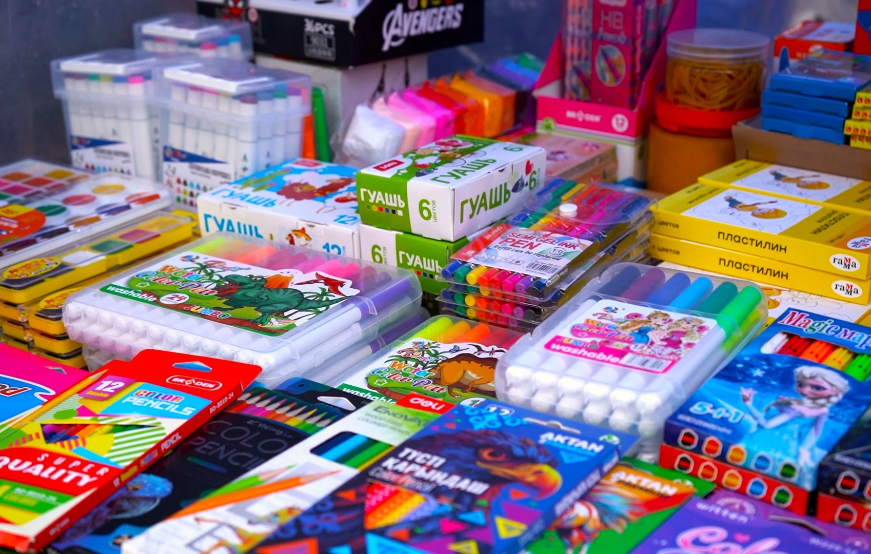 Ақтөбе облысында жаңа оқу жылы қарсаңында 15 мың балаға материалды көмек көрсетті